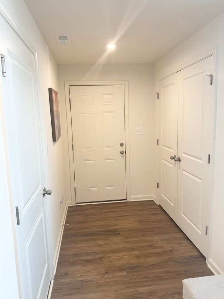 229 Clifton Mnr - Photo 3 of 21