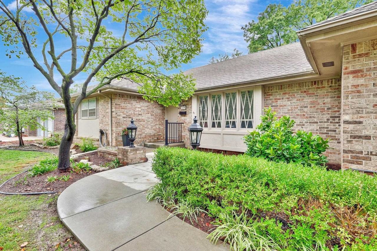 119 N Burr Oak Rd - Photo 2 of 31