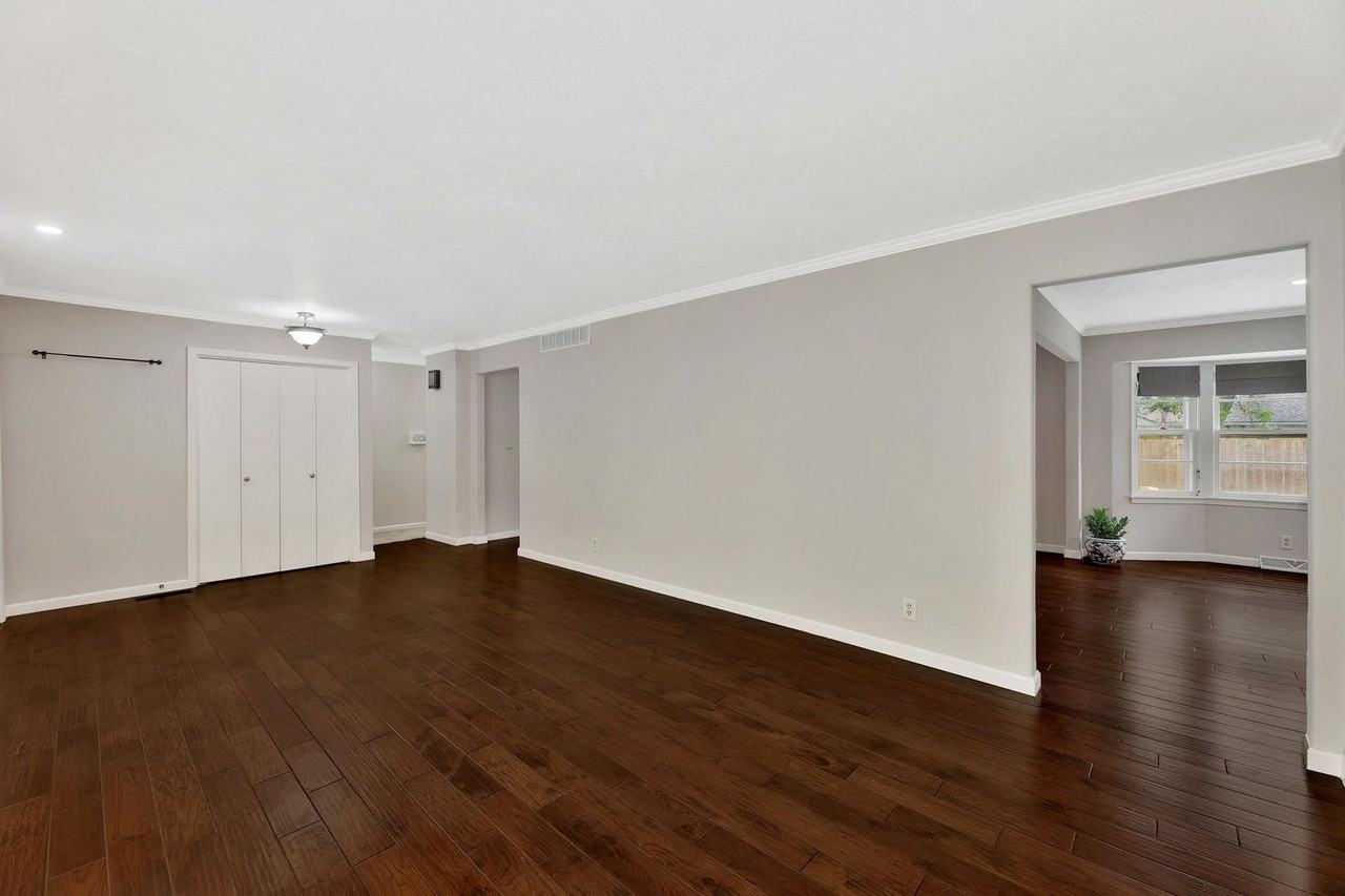 119 N Burr Oak Rd - Photo 3 of 31