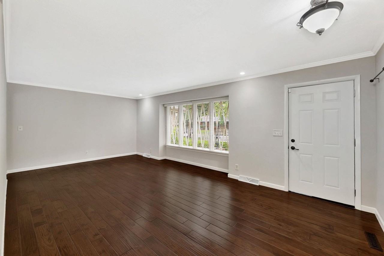 119 N Burr Oak Rd - Photo 5 of 31