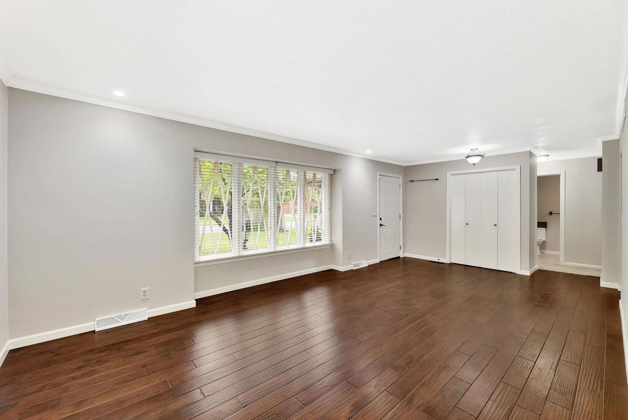 119 N Burr Oak Rd - Photo 6 of 31