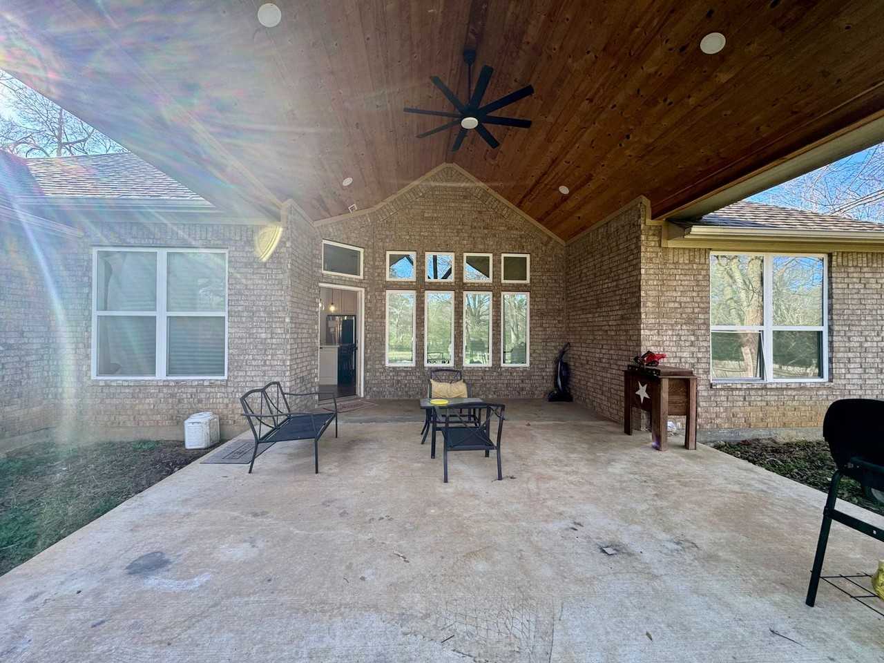 421 Mount Pleasant St - Photo 2 of 17