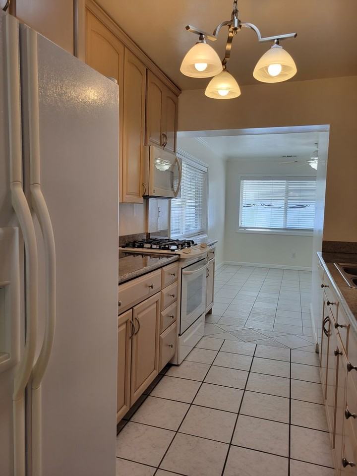 111 Florence St - Photo 2 of 21