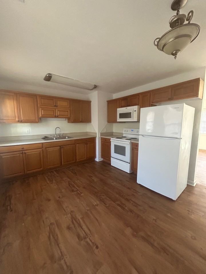 300 Longwood Lane A - L300ON A - Photo 6 of 19