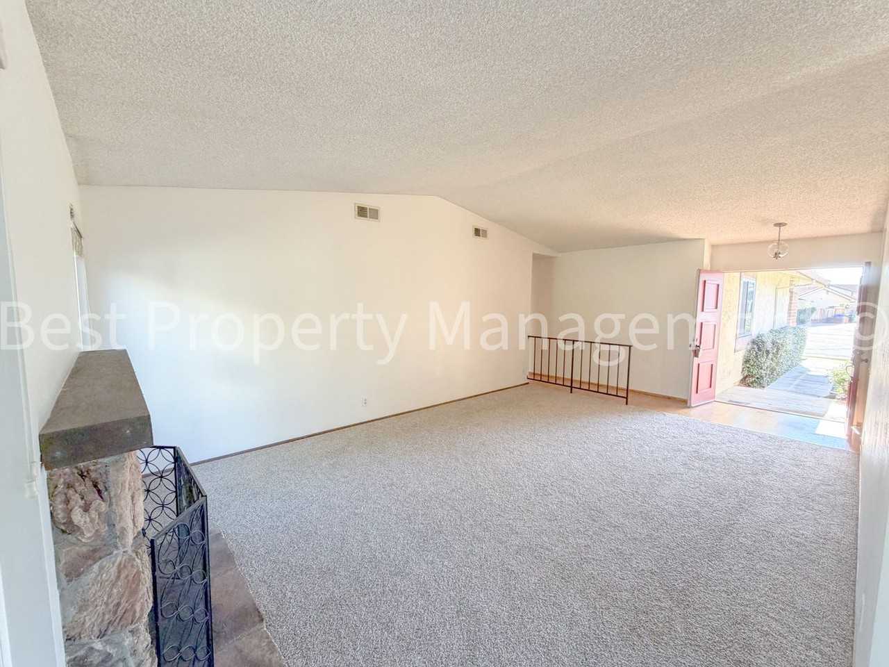 38840 Godfrey Pl - Photo 3 of 31