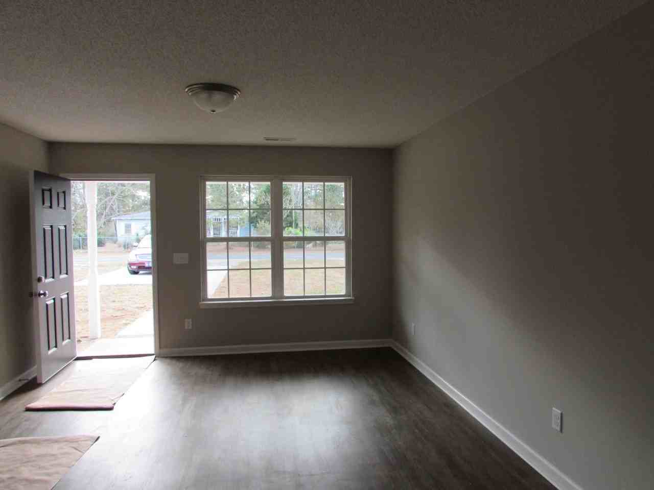 1000B Mayfield Dr - Photo 2 of 10