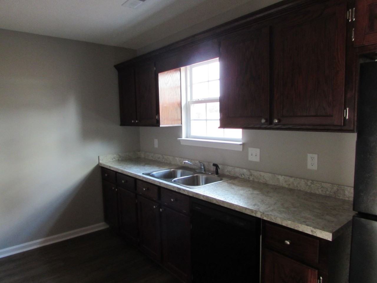 1000B Mayfield Dr - Photo 5 of 10