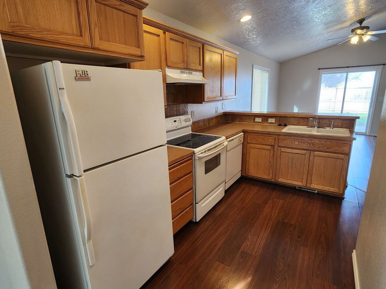 14286 Shelby St - Photo 4 of 12