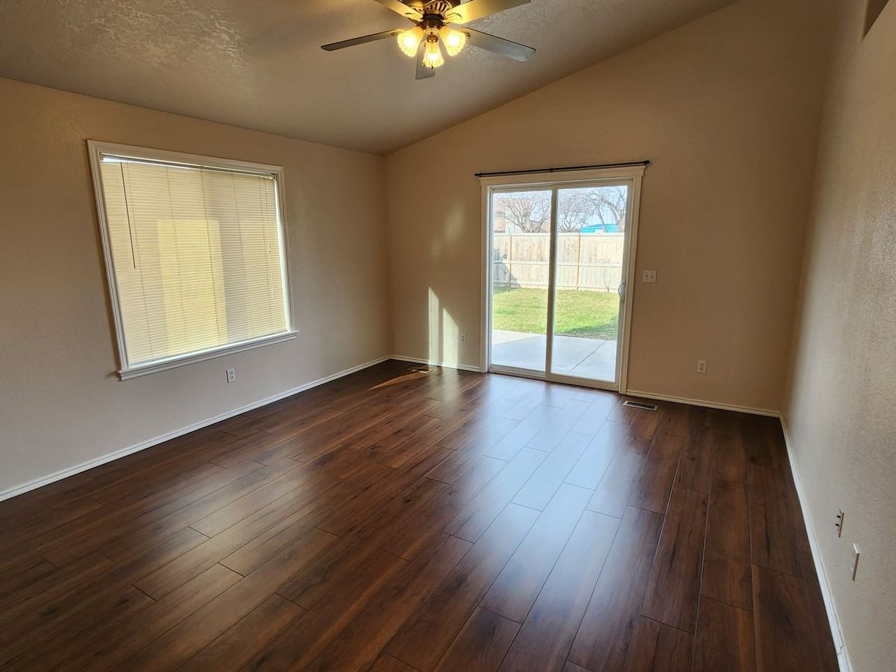 14286 Shelby St - Photo 5 of 12