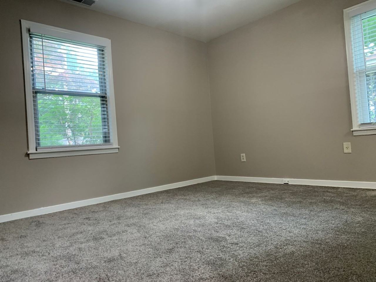 5137 Whiteway Dr - Photo 3 of 8