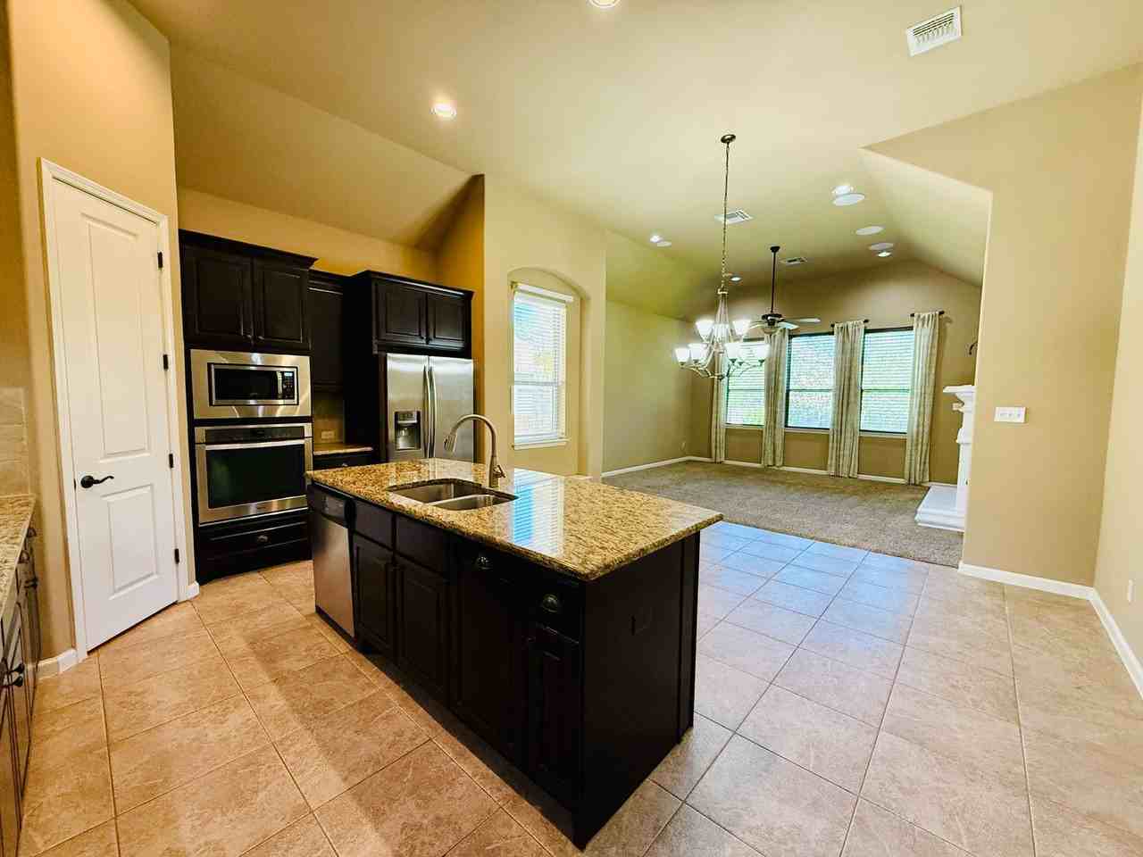 2404 Sweetwater Ln - Photo 3 of 34