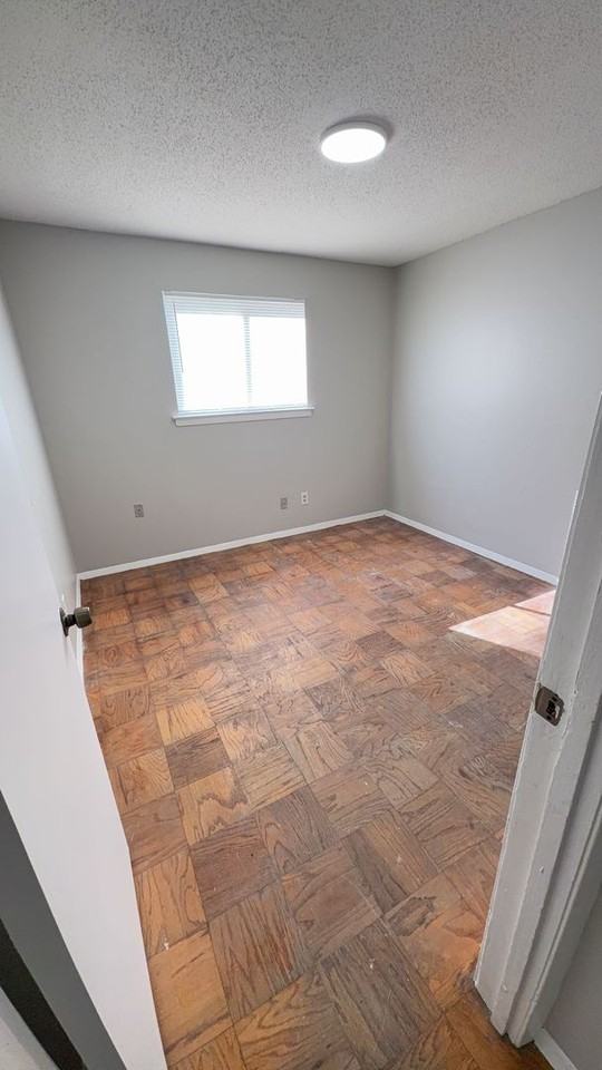 1007 National St - Photo 5 of 6