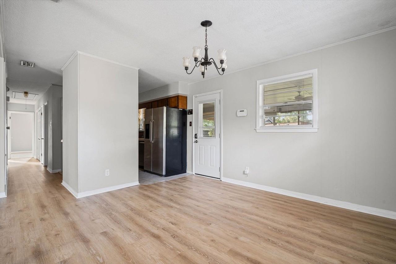 4516 Champlain Ave - Photo 5 of 24