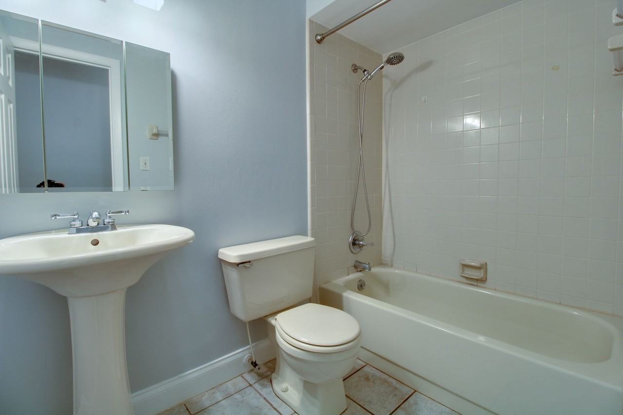 1455 Oak Pl - Photo 5 of 9