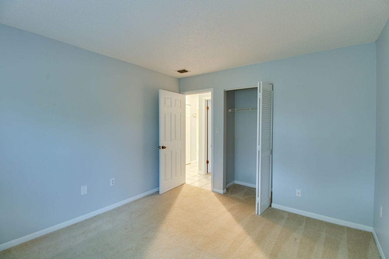 1455 Oak Pl - Photo 7 of 9