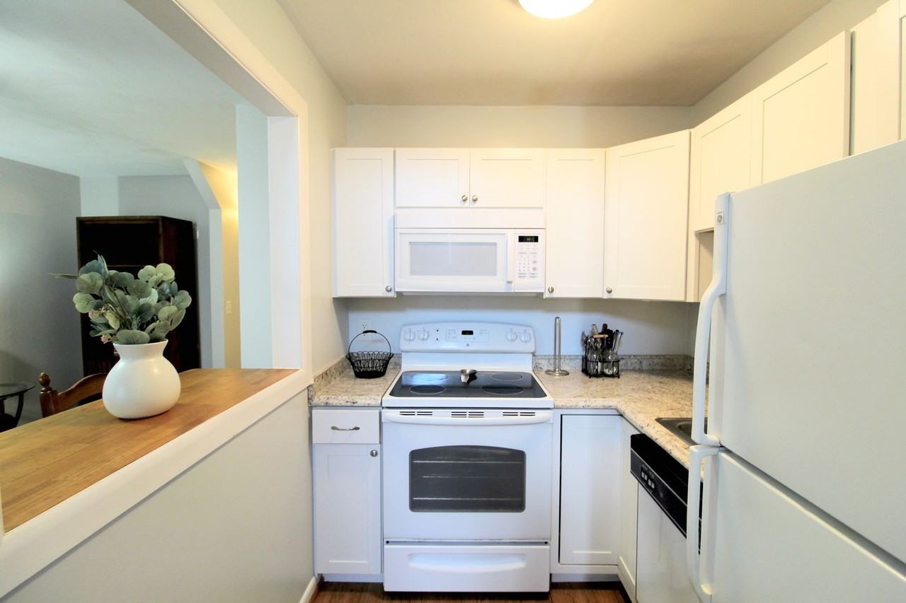 1440 Bradley Dr - Photo 4 of 26