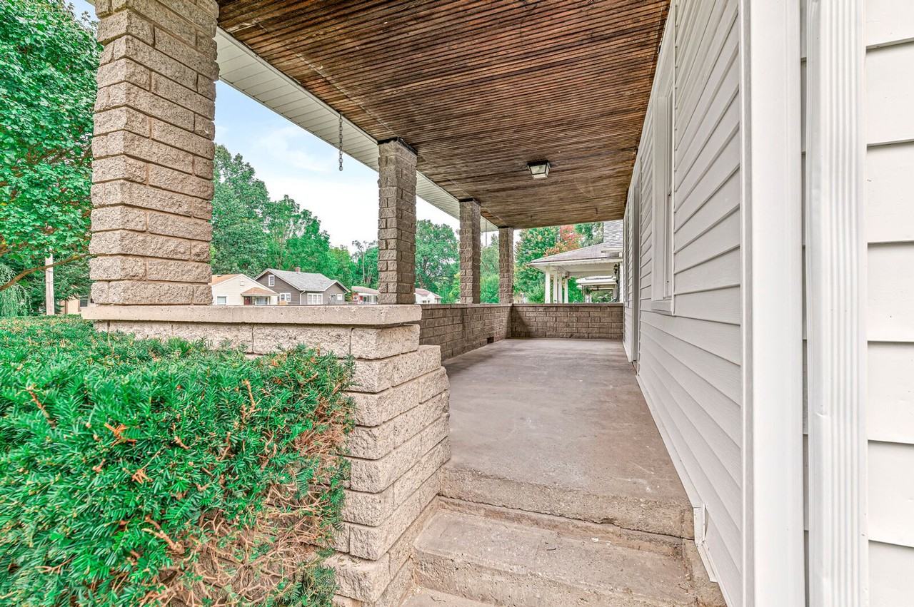 1226 Obrien St - Photo 4 of 27