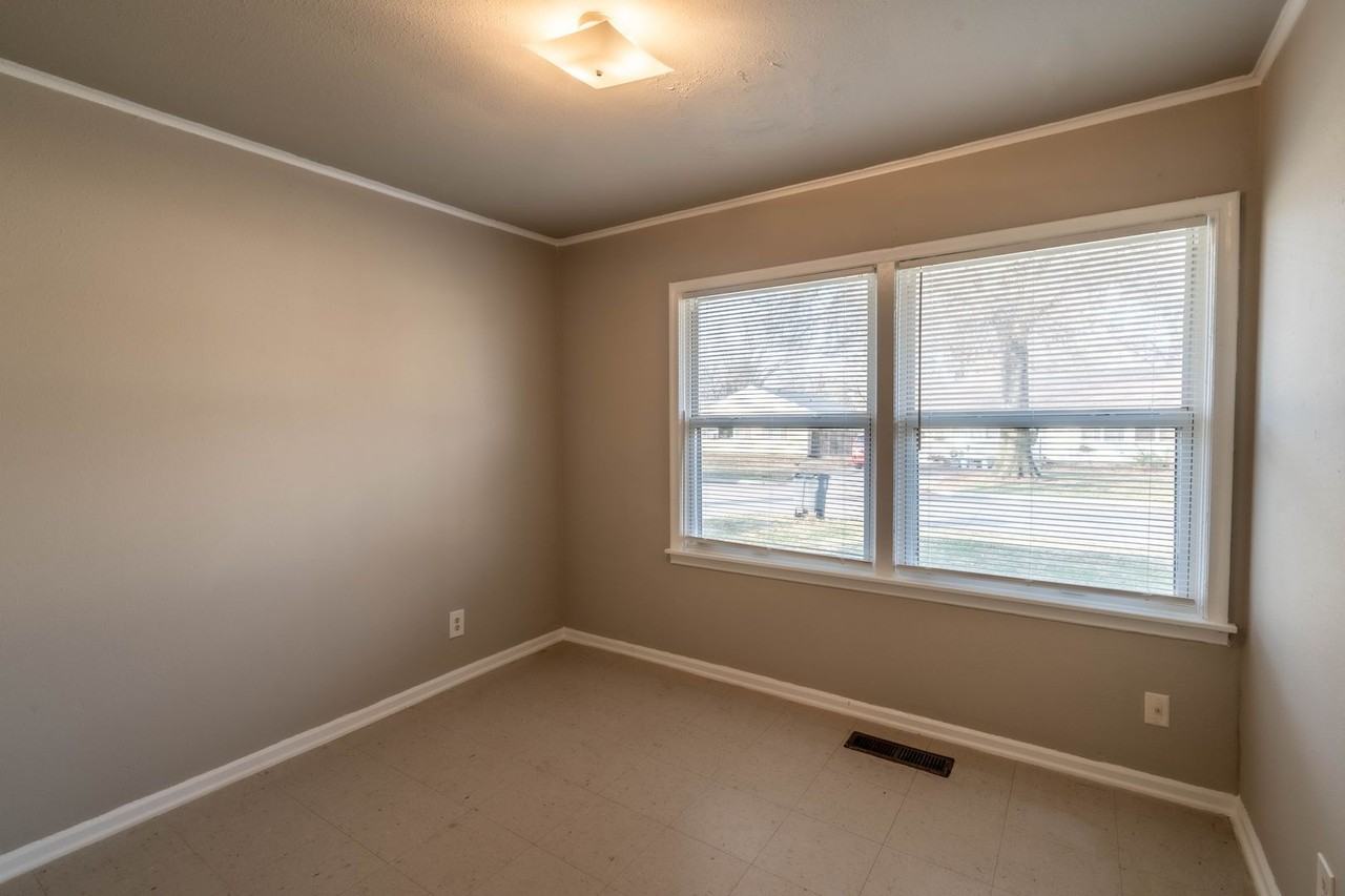 1514 E 49th St - Photo 6 of 11