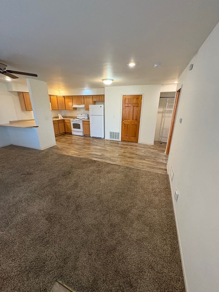 101 East South Street - Photo 3 of 6