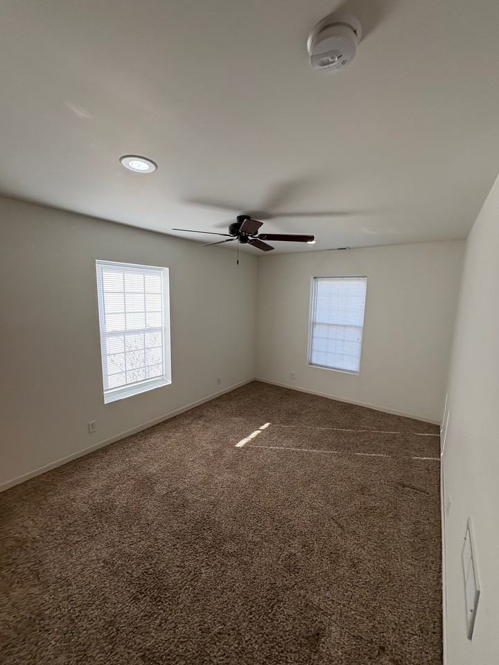 101 East South Street - Photo 4 of 6