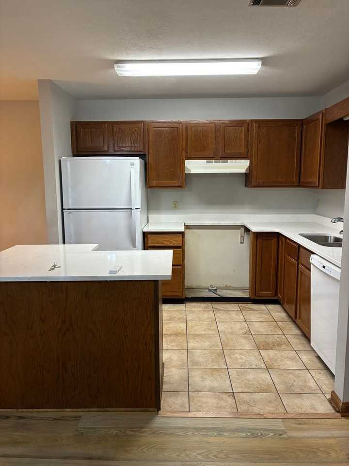 2615 Oak Meadow Pl - Photo 3 of 14