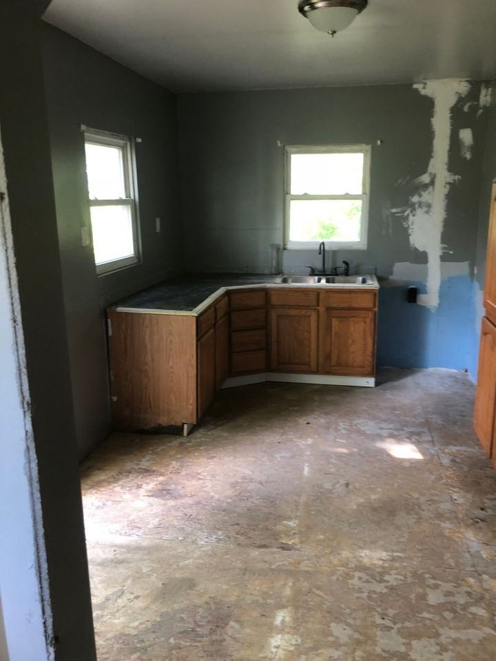 327 Merle St - Photo 3 of 9