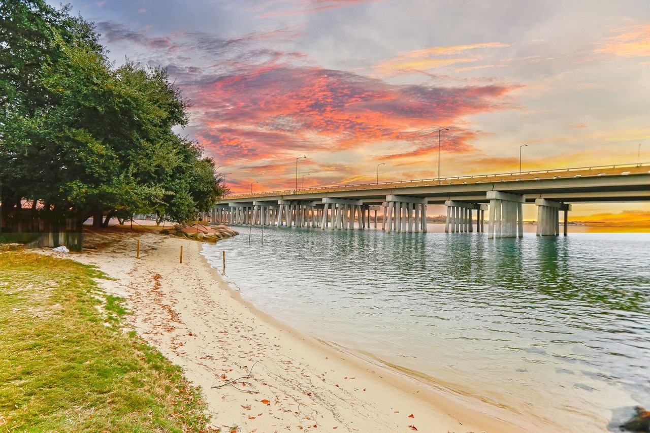 835 Little Bay Ave - Photo 3 of 25