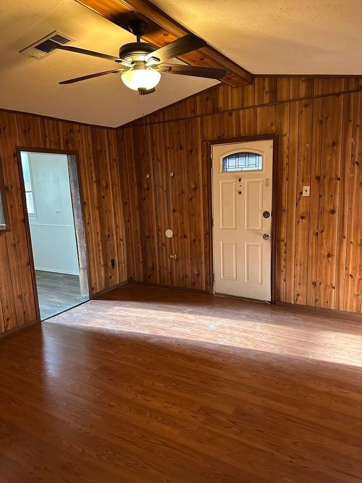 1104 Sherman St - Photo 3 of 10