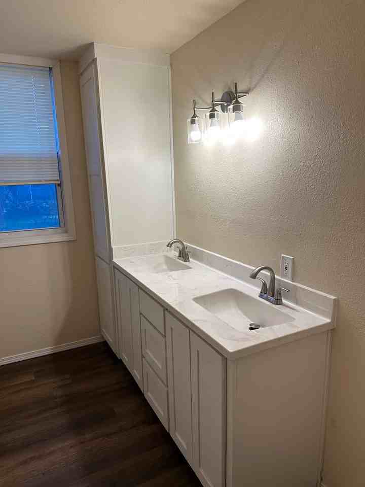 1104 Sherman St - Photo 5 of 10