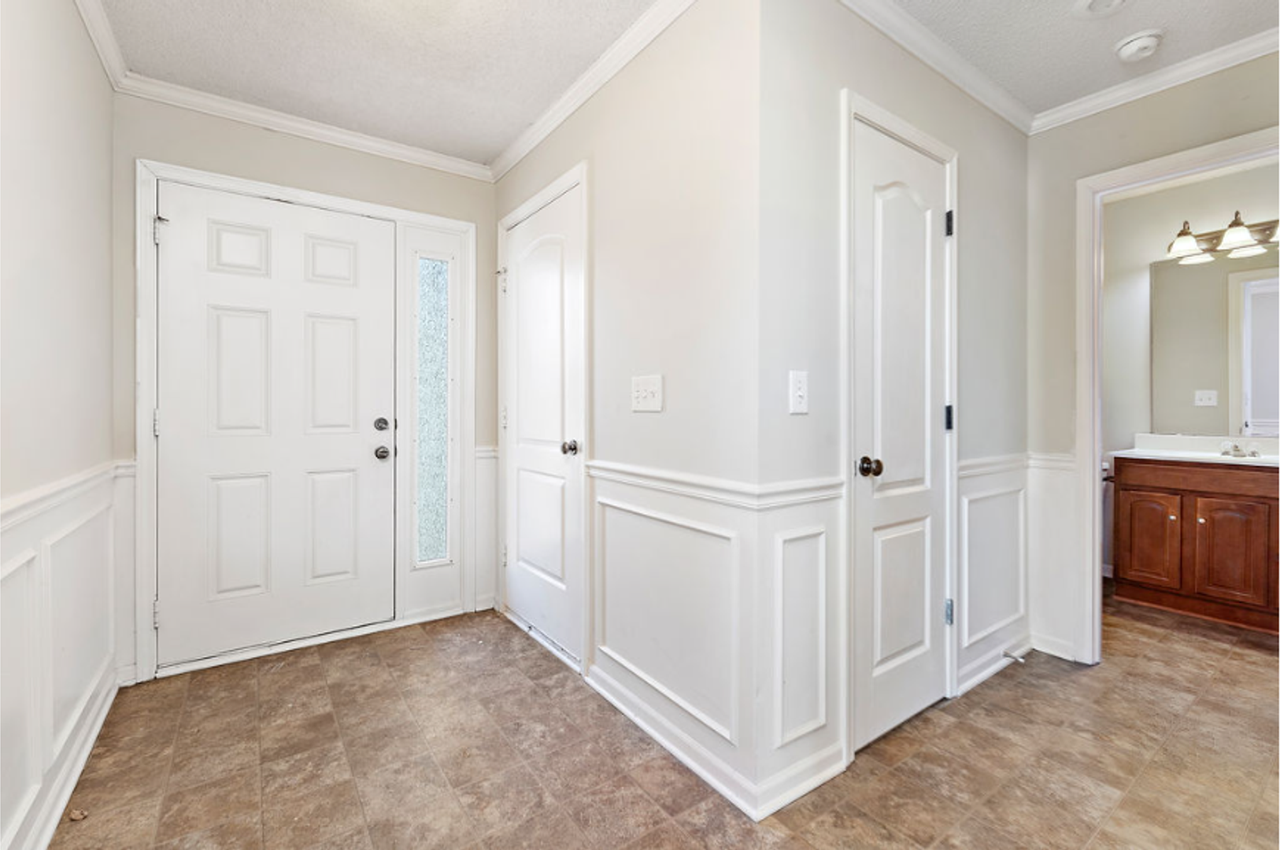 4324 N 106th Ter - Photo 3 of 31