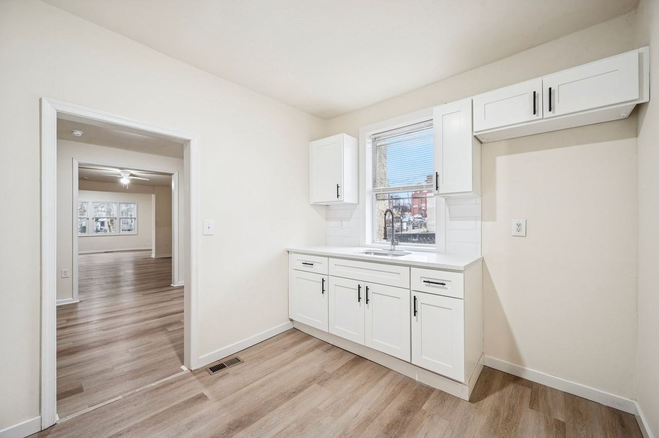 1003 S 53rd St - Photo 3 of 15