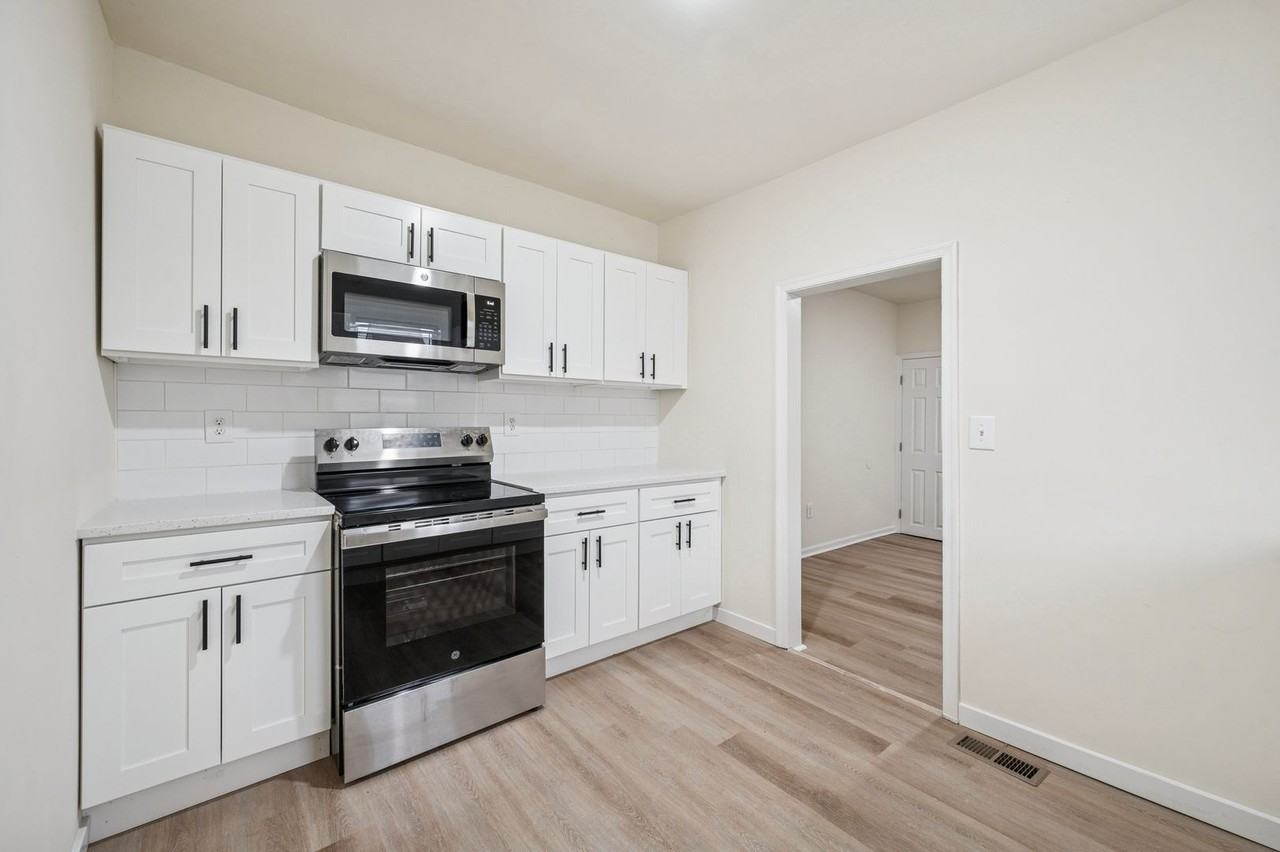 1003 S 53rd St - Photo 4 of 15