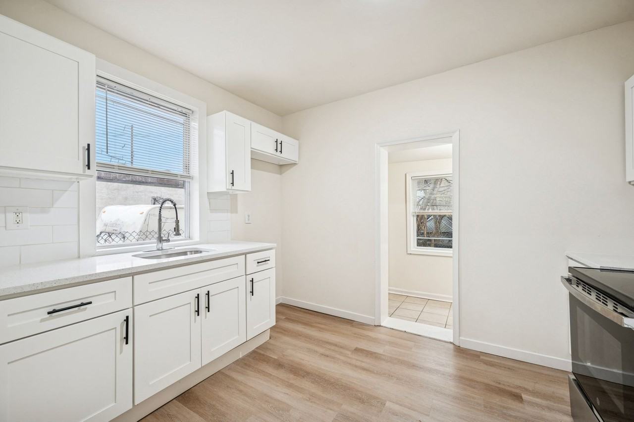 1003 S 53rd St - Photo 5 of 15