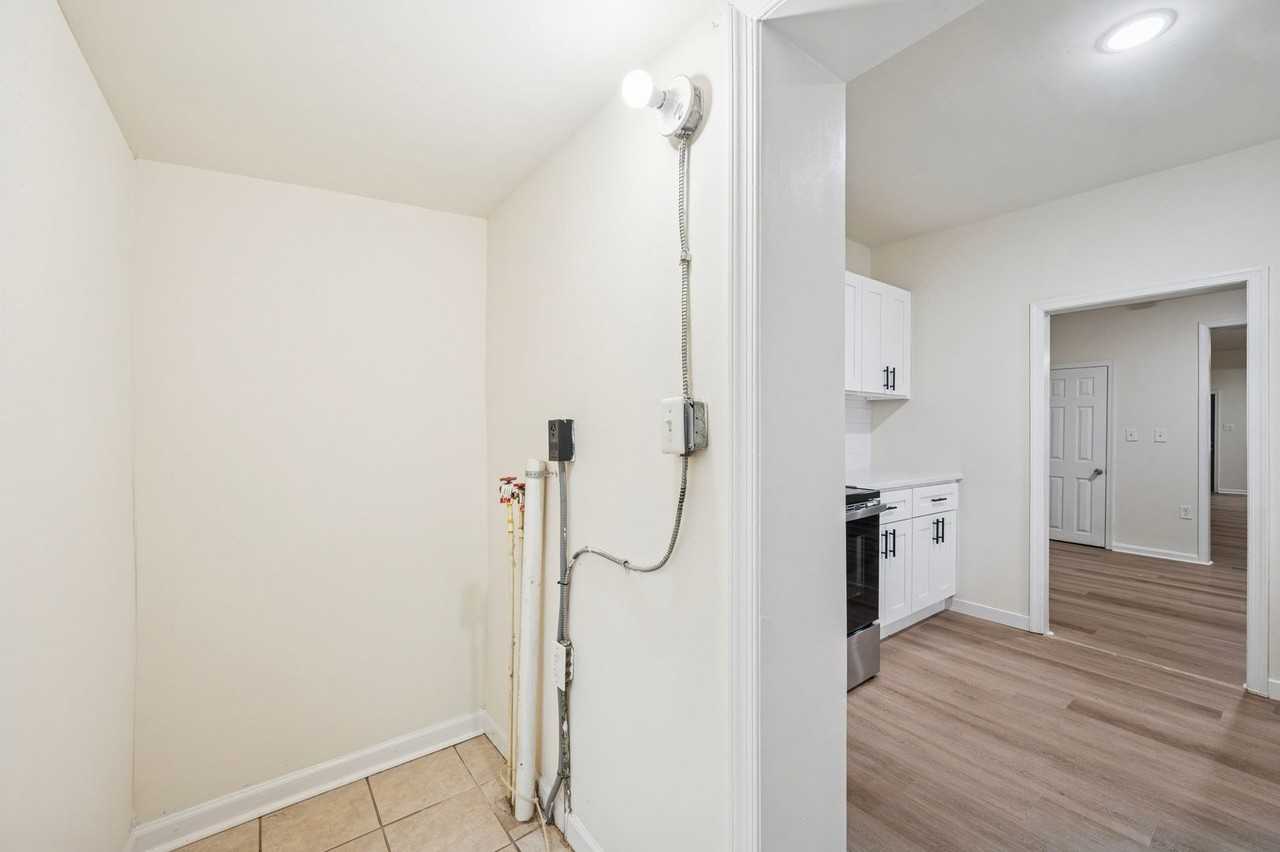 1003 S 53rd St - Photo 6 of 15