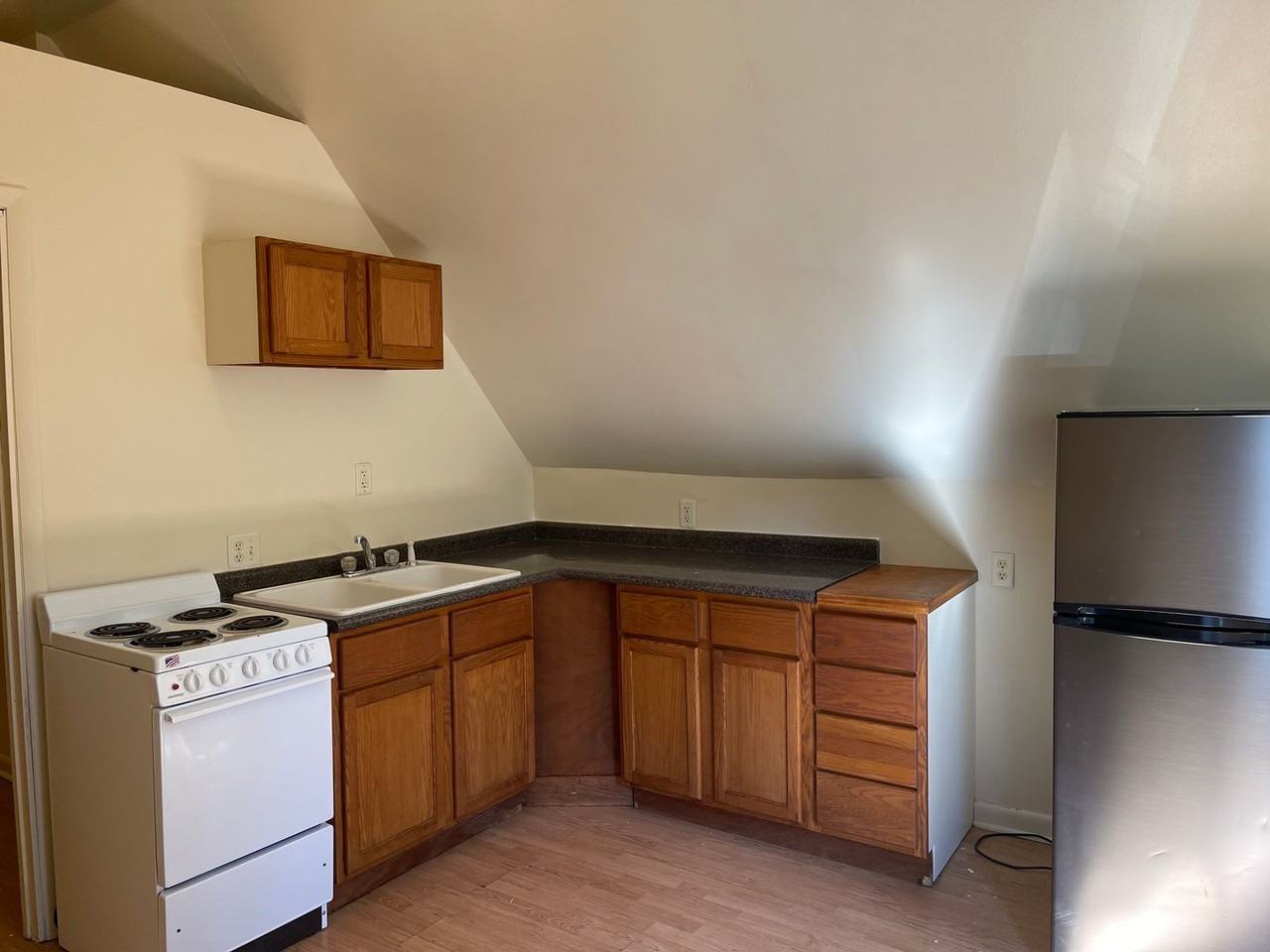 1514 W Healey St - Photo 2 of 3