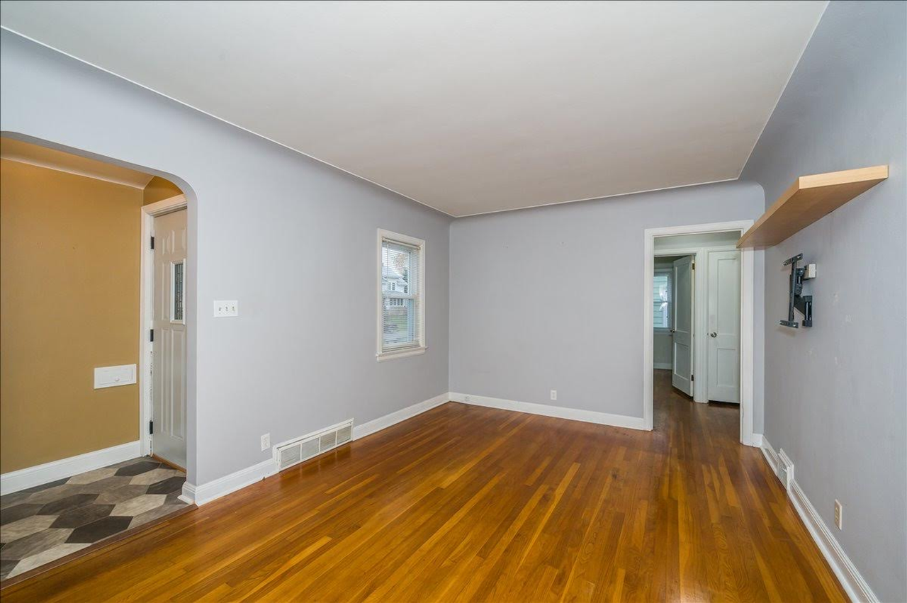 5710 Wyoming St - Photo 2 of 17