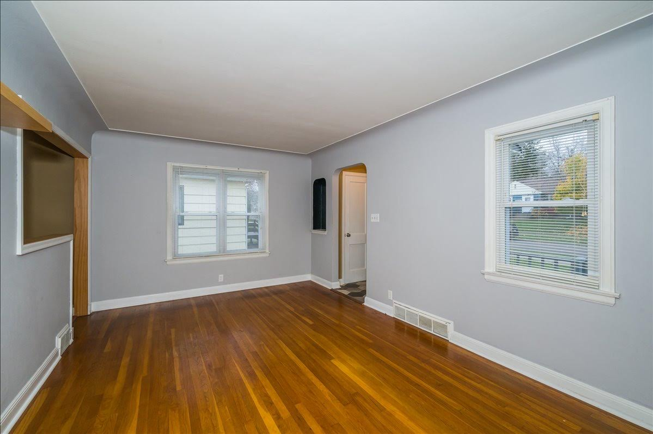 5710 Wyoming St - Photo 3 of 17