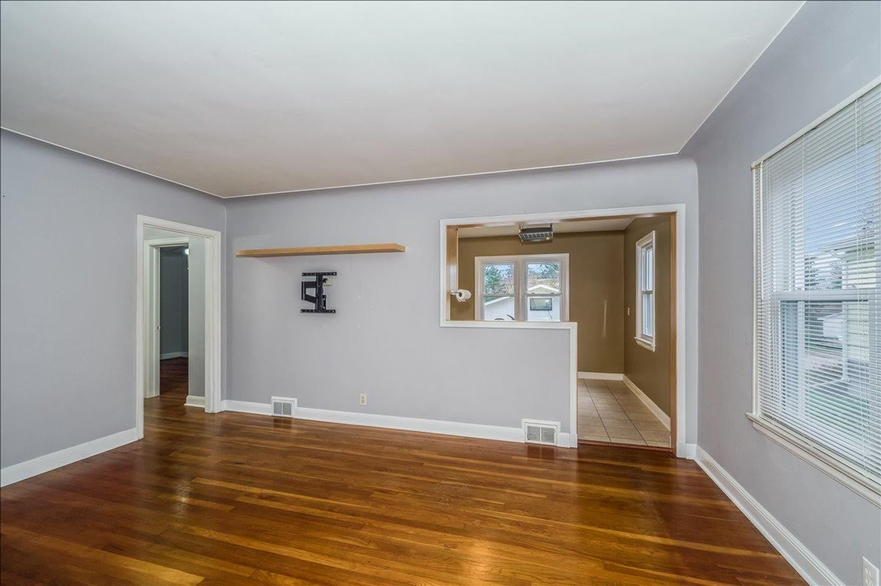 5710 Wyoming St - Photo 4 of 17