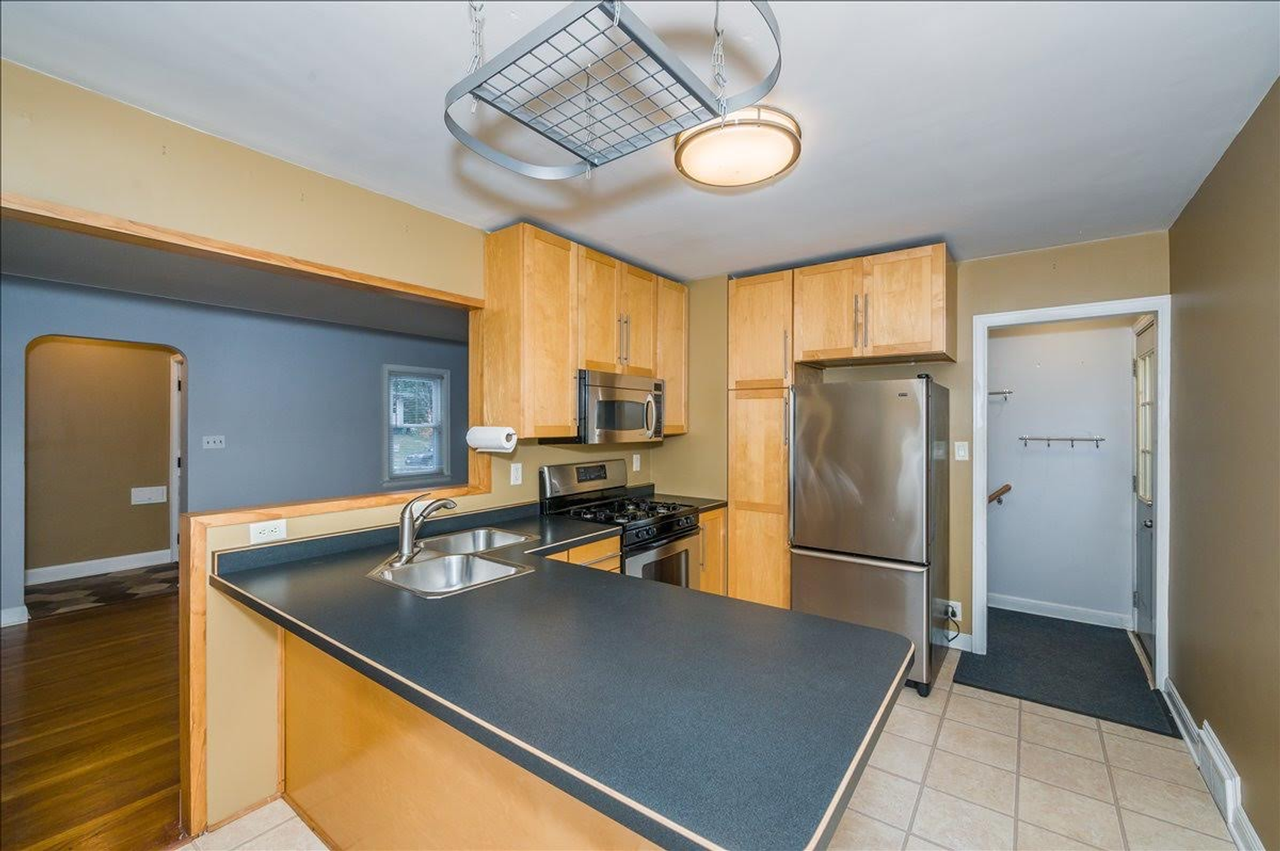 5710 Wyoming St - Photo 6 of 17