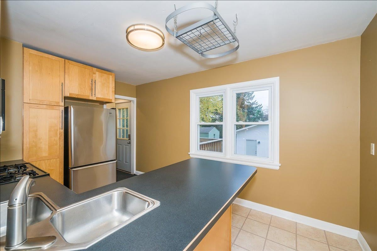 5710 Wyoming St - Photo 7 of 17