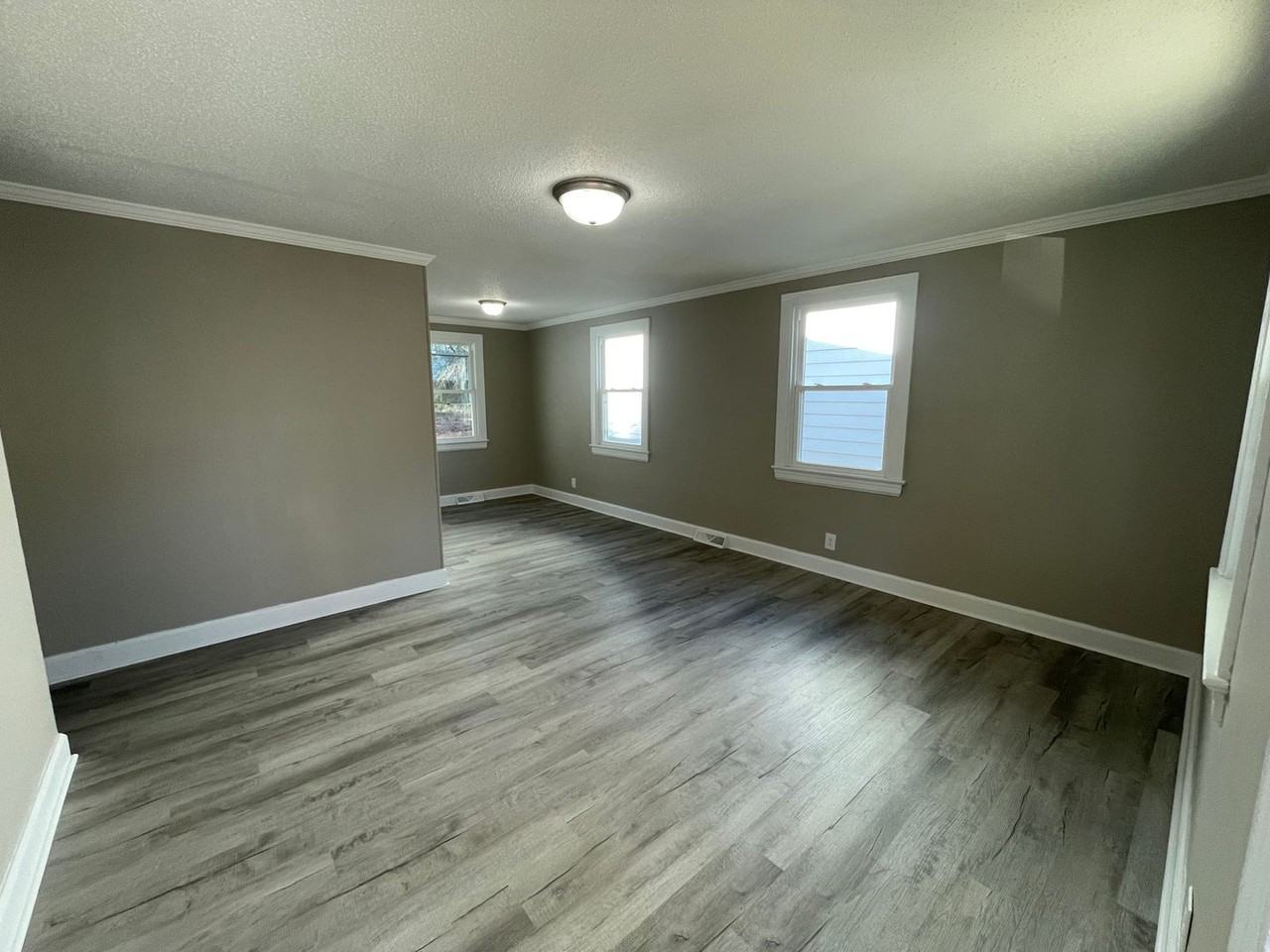 613 Caldwell Ave Ne - Photo 2 of 16