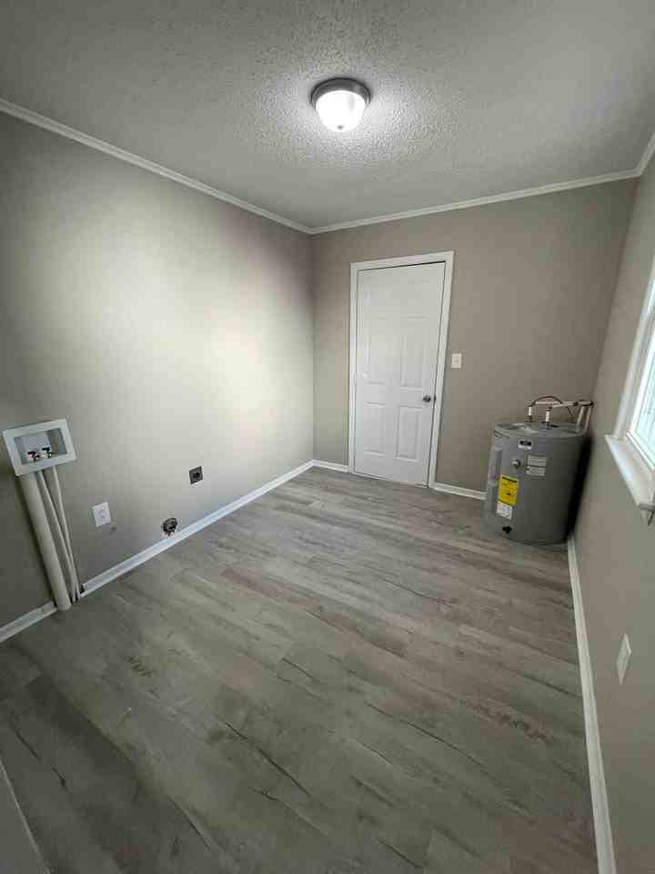 613 Caldwell Ave Ne - Photo 6 of 16