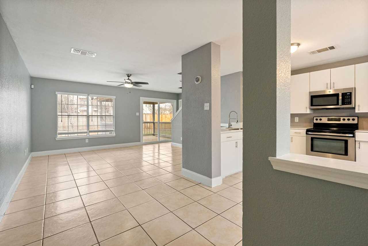 1516 Geoffs Dr - Photo 4 of 18