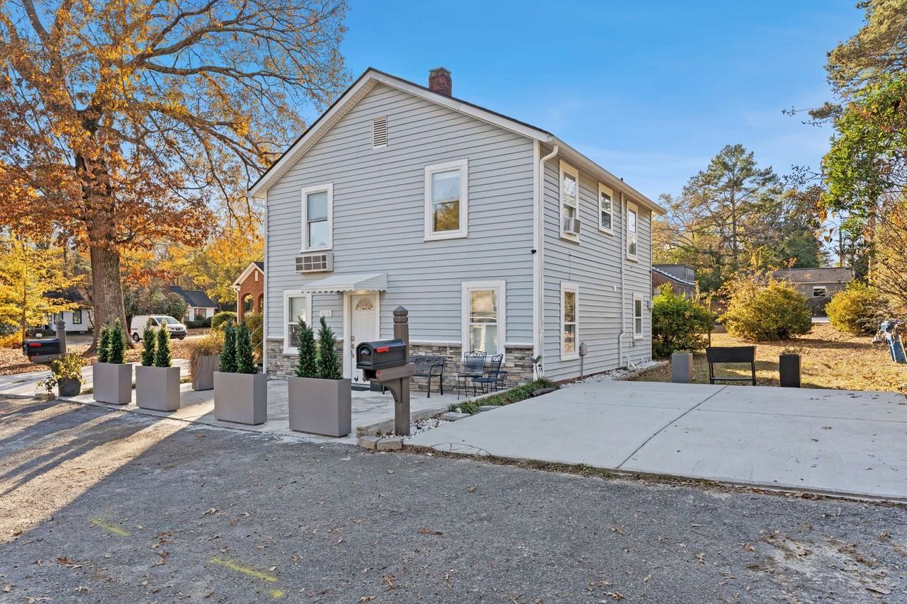 512 6th St #1 - Photo 2 of 22