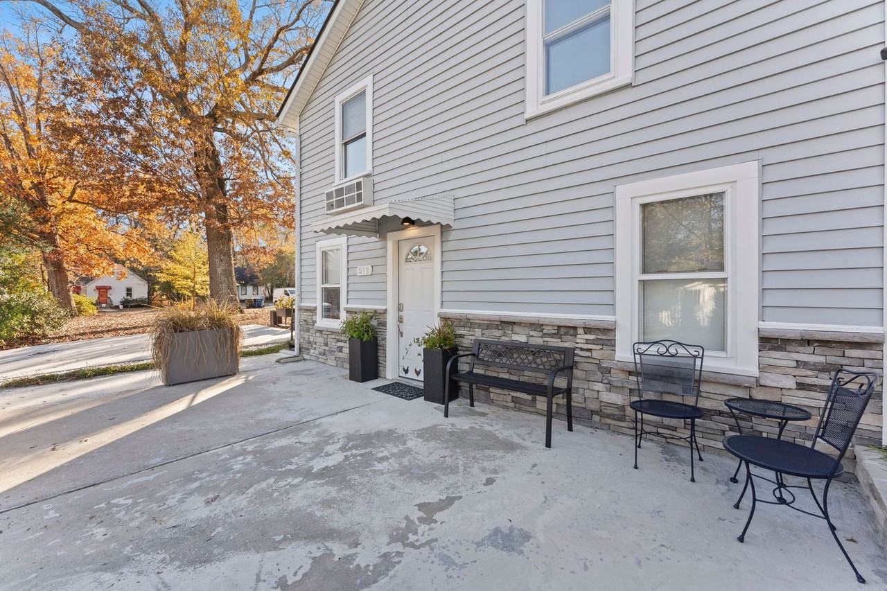 512 6th St #1 - Photo 4 of 22