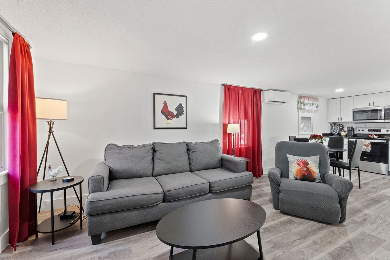 512 6th St #1 - Photo 6 of 22