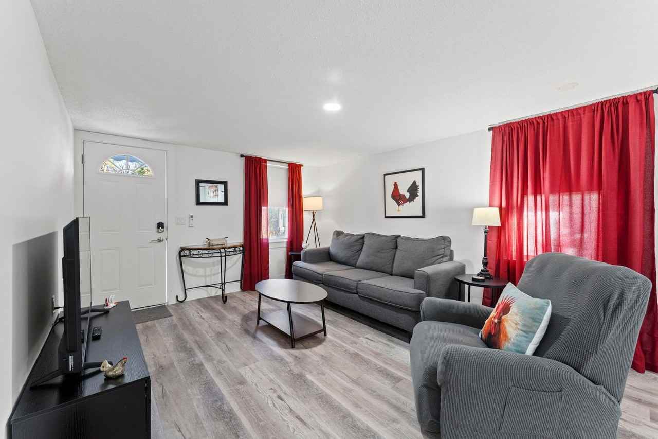 512 6th St #1 - Photo 7 of 22