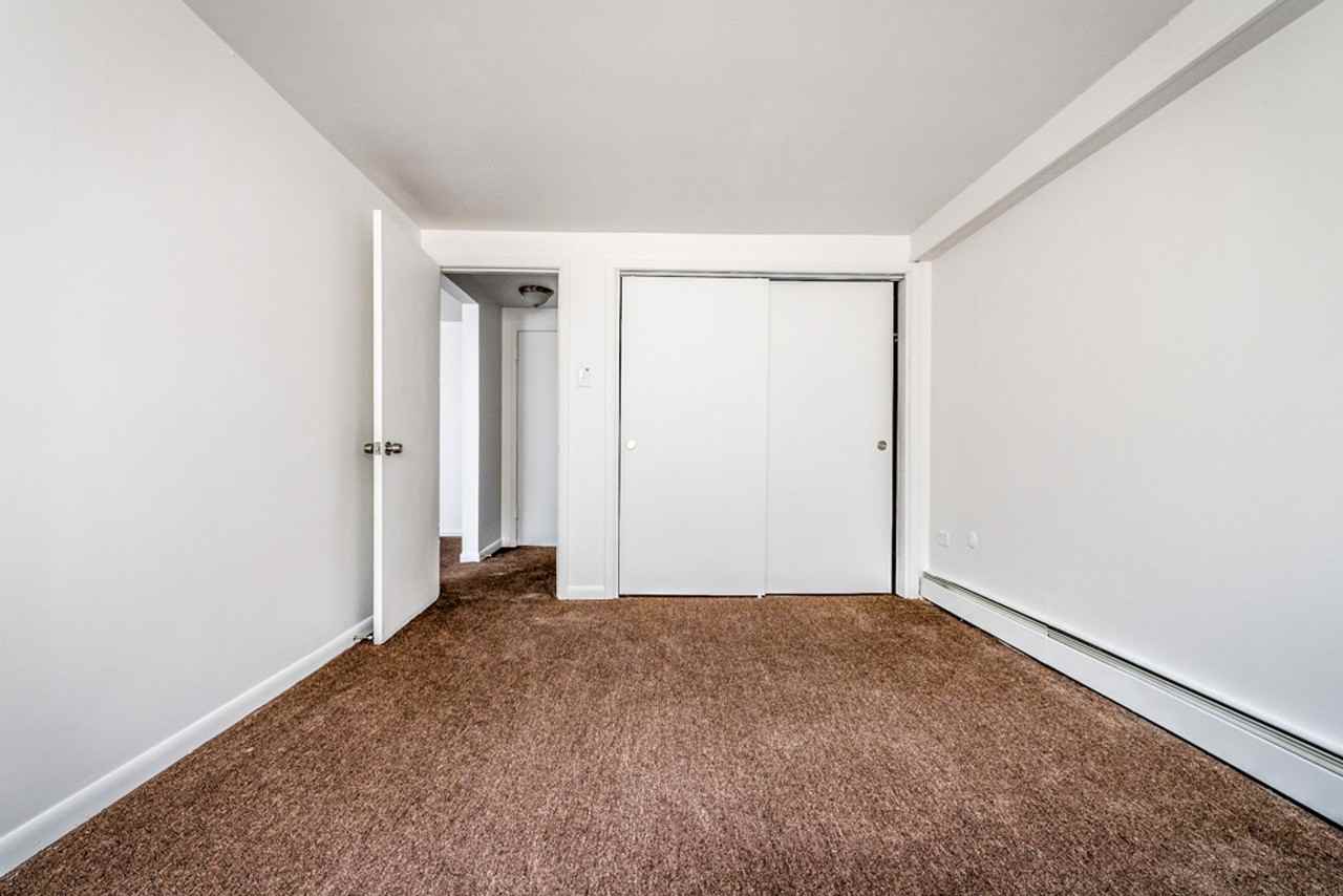 410 E 107th St Chicago, IL 60628 - Photo 7 of 32