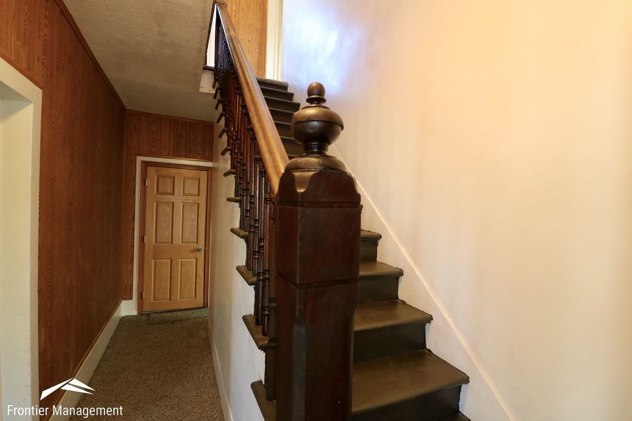 212 Ash St - Photo 3 of 15