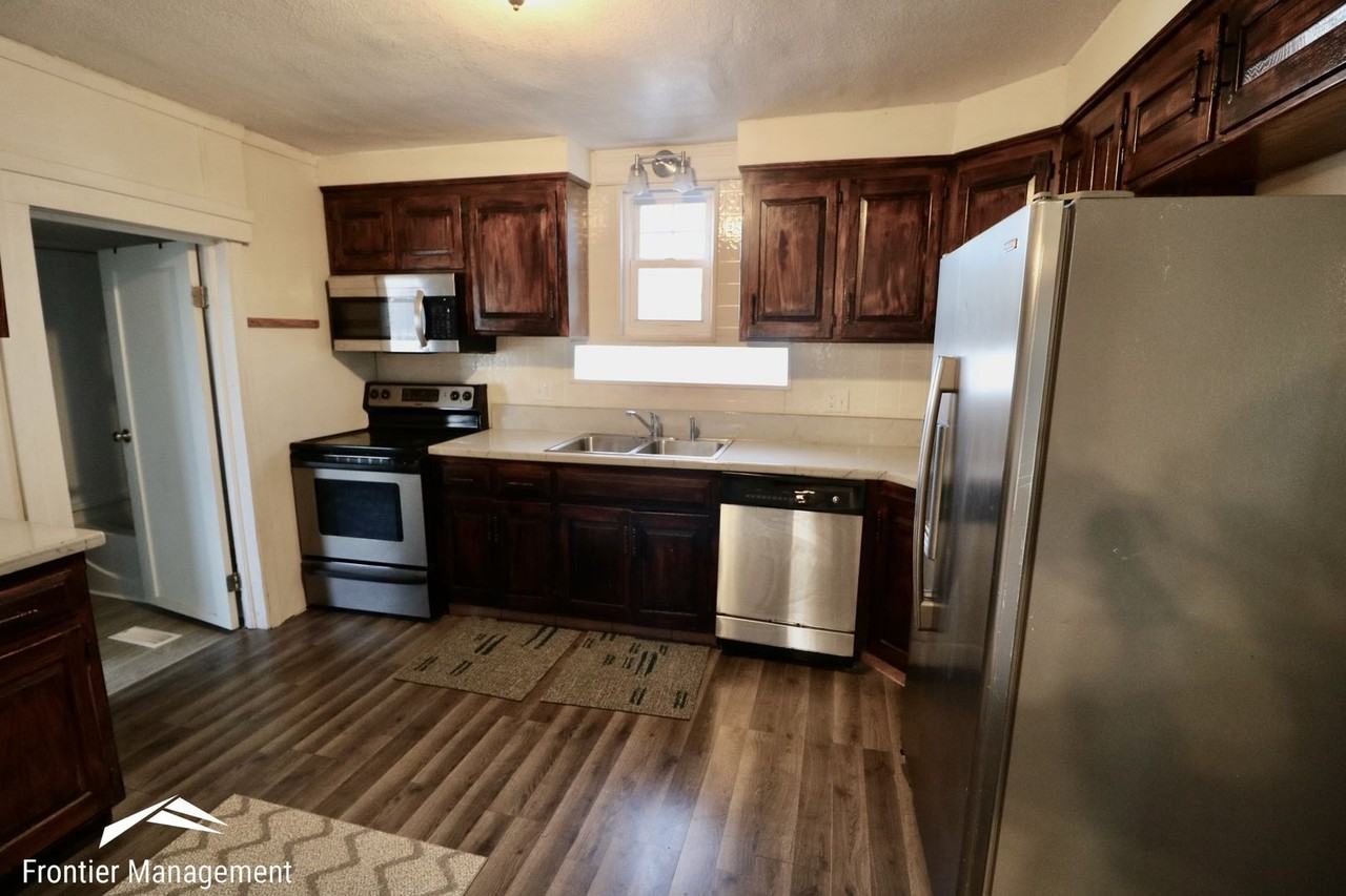 212 Ash St - Photo 6 of 15